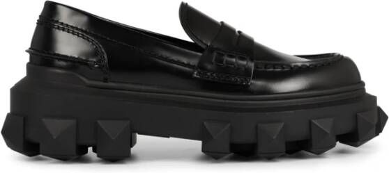 Valentino Garavani Zwarte Trackstud Loafers Logo Rubberen Zool