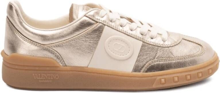 Valentino Goudkleurige Leren Sneakers met Logopanelen