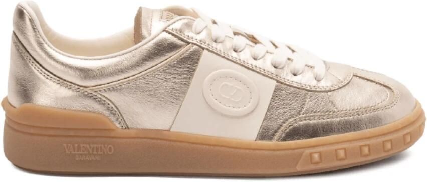 Valentino Goudkleurige Leren Sneakers met Logo Panelen