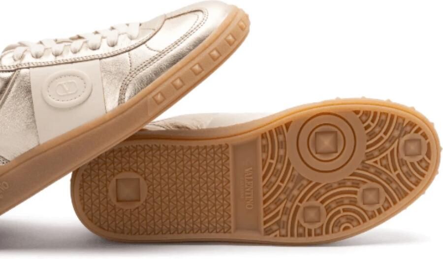 Valentino Goudkleurige Leren Sneakers met Logopanelen