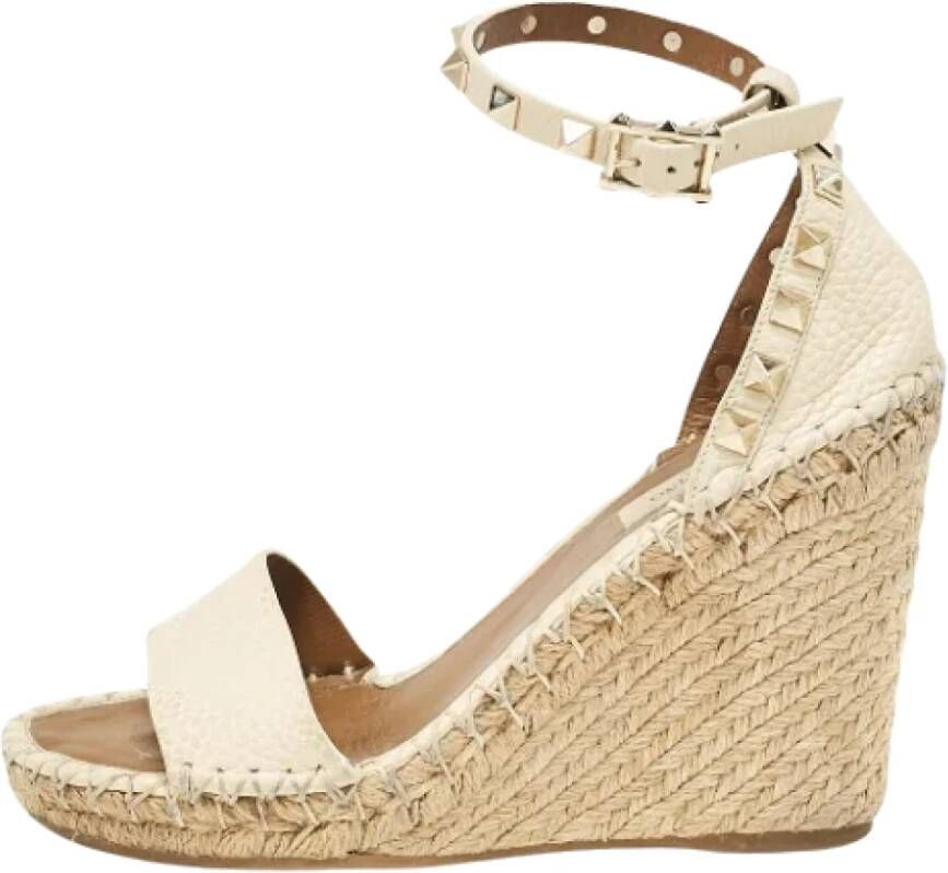 Valentino Vintage Pre-owned Leather sandals Beige Dames