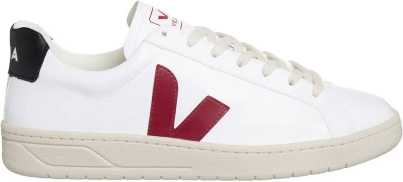 Veja Witte Sneakers met Rode V en Marineblauwe Hiel White