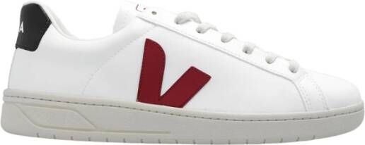 Veja Witte Sneakers met Rode V en Marineblauwe Hiel White