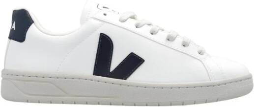 Veja Witte Sneakers met Rode V en Marineblauwe Hiel White