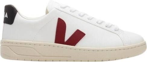 Veja Witte Sneakers met Rode V en Marineblauwe Hiel White