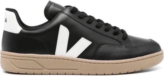 Veja Low-Top Sneakers V-12 Leather Sneakers in zwart