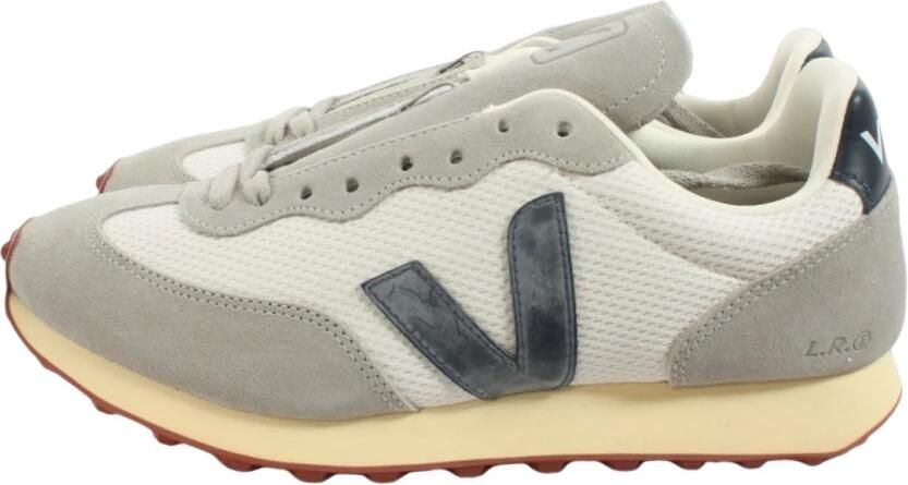 Veja Grijze Suède Sneaker met Blauw Logo Detail Gray
