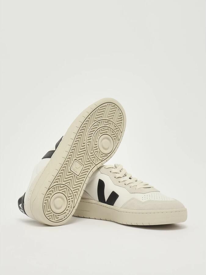 Veja V-90 Leather Sneakers - Foto 2