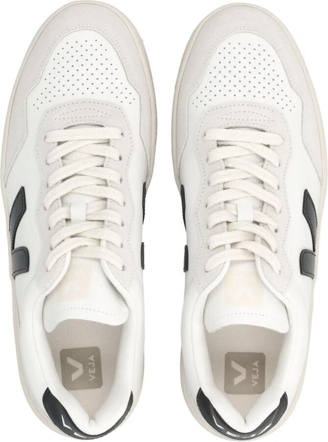 Veja Witte leren sneakers met zwarte accenten