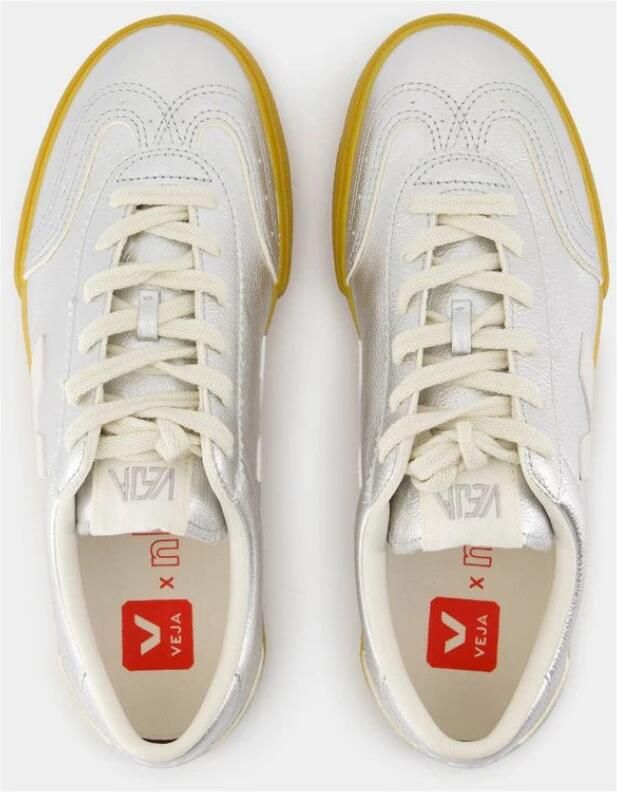 Veja Volley x NK sneaker van leer met metallic finish