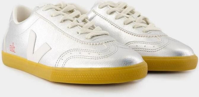 Veja Volley x NK sneaker van leer met metallic finish - Foto 4