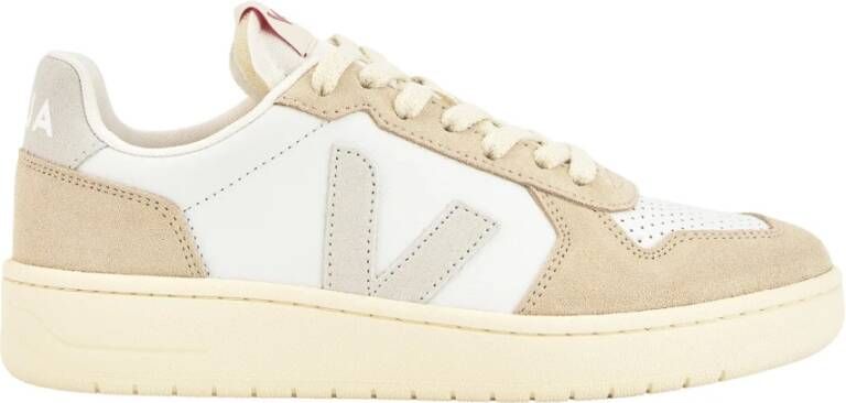 VEJA Lage Sneakers Dames V-82 Maat: 36 Materiaal: Suède Kleur: Creme