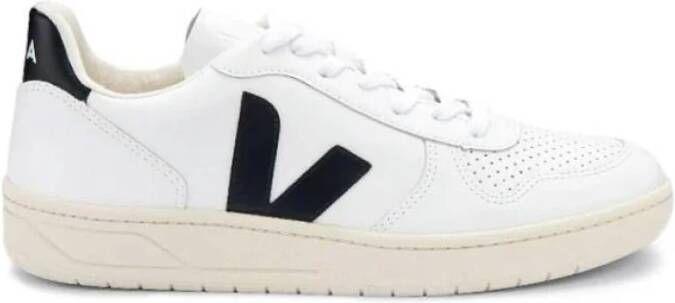 Veja Witte Sneakers met Zwarte V-Detail White Dames
