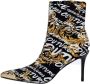 Versace Jeans Couture Glamour Tronchetto met barokdruk en punt afgewerkt met een Logottel 73V3S51-Zs371 zwart goud Zwart Dames - Thumbnail 1