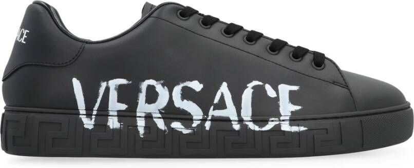 Versace Lage Sneakers met Greca Patroon