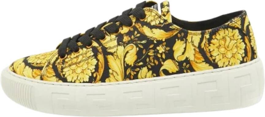 Versace Pre-owned Canvas sneakers Yellow Dames