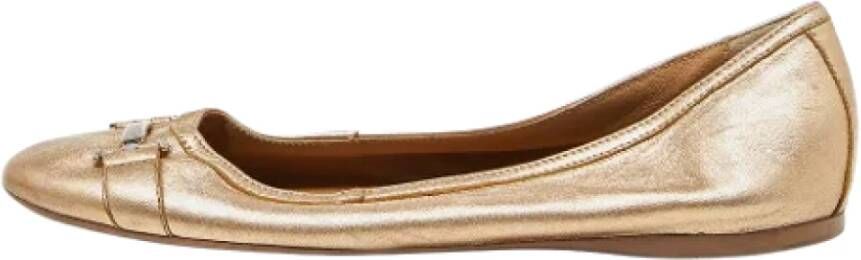 Versace Pre-owned Leather flats Yellow Dames