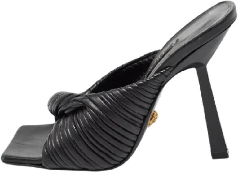 Versace Pre-owned Leather sandals Black Dames