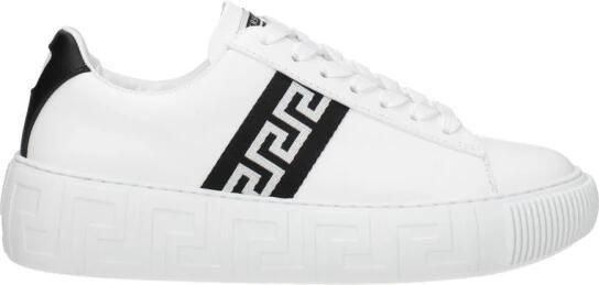 Versace Leren Sneakers met Logo aan de Voorkant en Vetersluiting