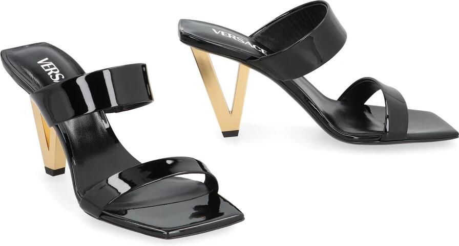 Versace Sandalen Patent Leather Mules With Galvanized V-Shaped Heel in zwart - Foto 3