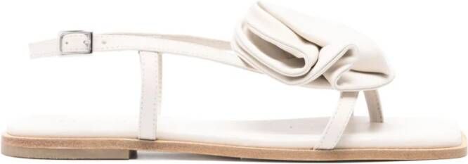 Vic Matié Crème Sandalen met Enkelbandje
