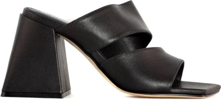 Vic Matié Zwarte leren sandalen met dubbele band