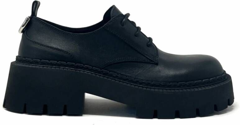 Vic Matié Zwarte platte schoenen Elegant stijl