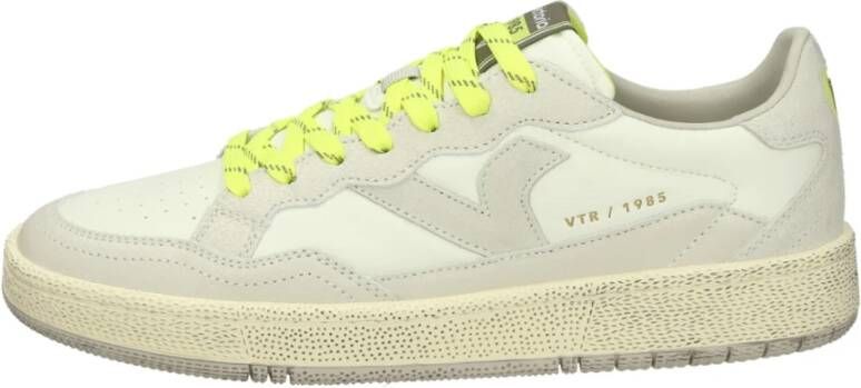 Victoria Sneakers met modern design hoogwaardige materialen