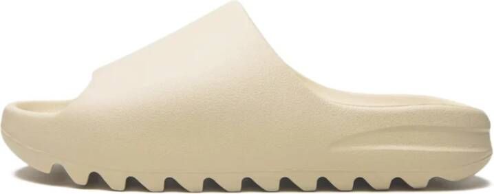 Yeezy Bone Slides Comfortabele en Stijlvolle Schoenen