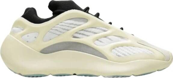 Yeezy Kosmisch Comfort Sneakers Beige