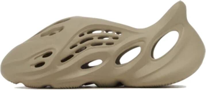 Yeezy Stone Salt Foam Runner Sneakers