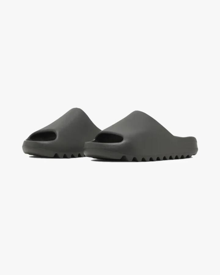 Yeezy Dark Onyx Slide Sandalen