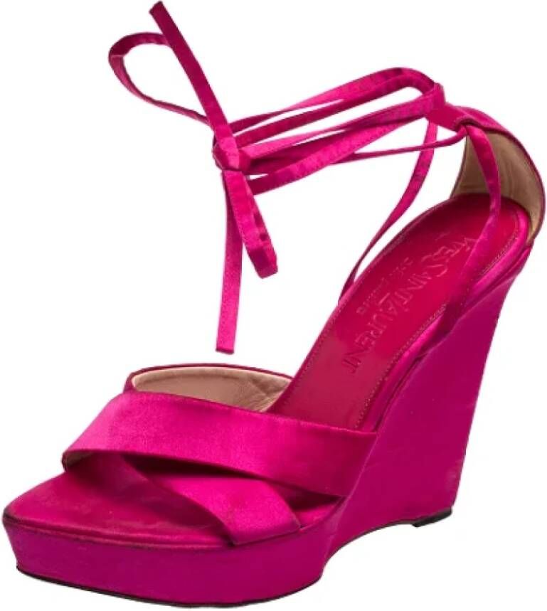 Yves Saint Laurent Vintage Pre-owned Satin sandals Pink Dames