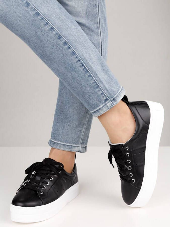 Liva Loop Sneaker in supermodieuze look Zwart