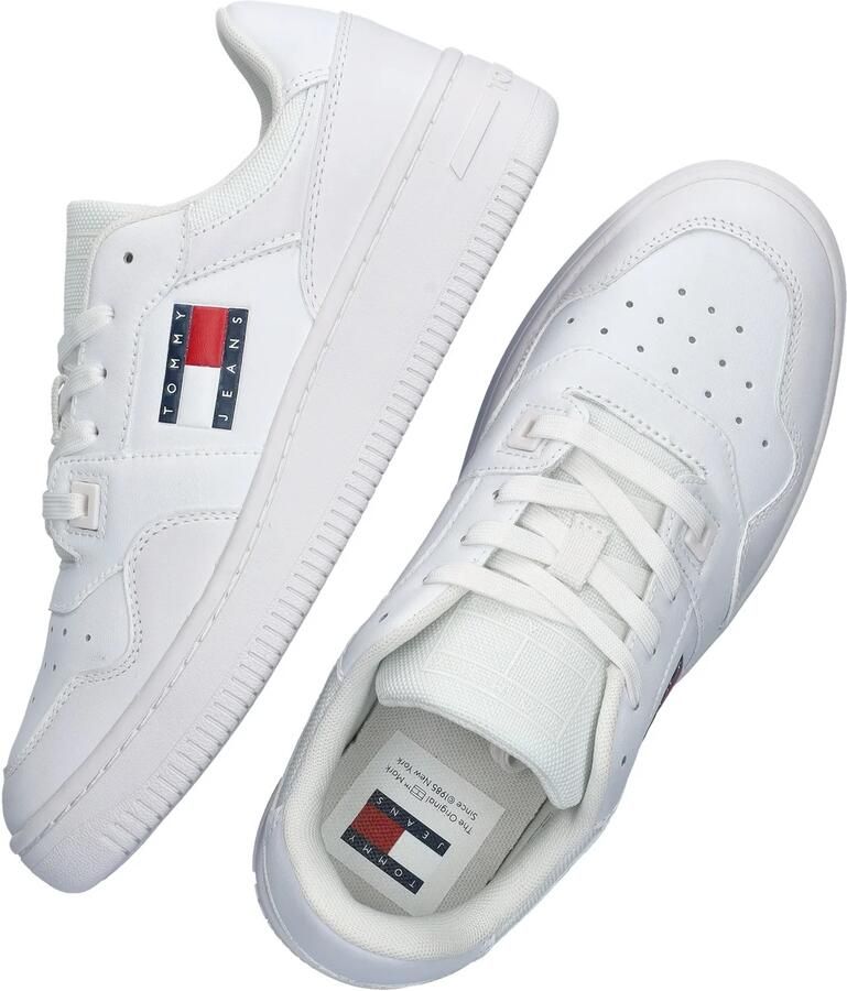 TOMMY JEANS Plateausneakers TJW RETRO BASKET ESS vrijetijdsschoen lage schoen veterschoen met zijlogo-vlag - Foto 12