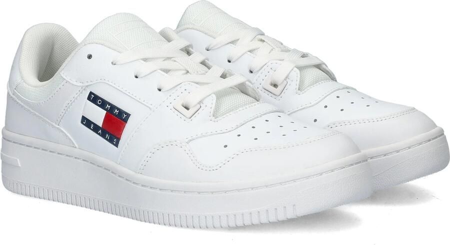 TOMMY JEANS Plateausneakers TJW RETRO BASKET ESS vrijetijdsschoen lage schoen veterschoen met zijlogo-vlag - Foto 13