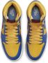 Jordan Wmns Air 1 Retro High Og Basketball Schoenen varsity maize game royal sail maat: 43 beschikbare maaten:37.5 38.5 43 - Thumbnail 4