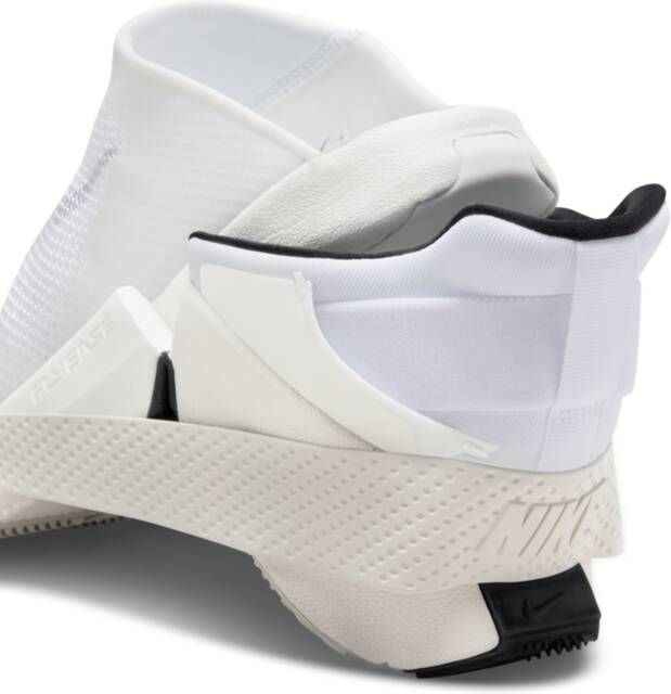 Nike Go FlyEase Eenvoudig aan en uit te trekken schoenen Wit