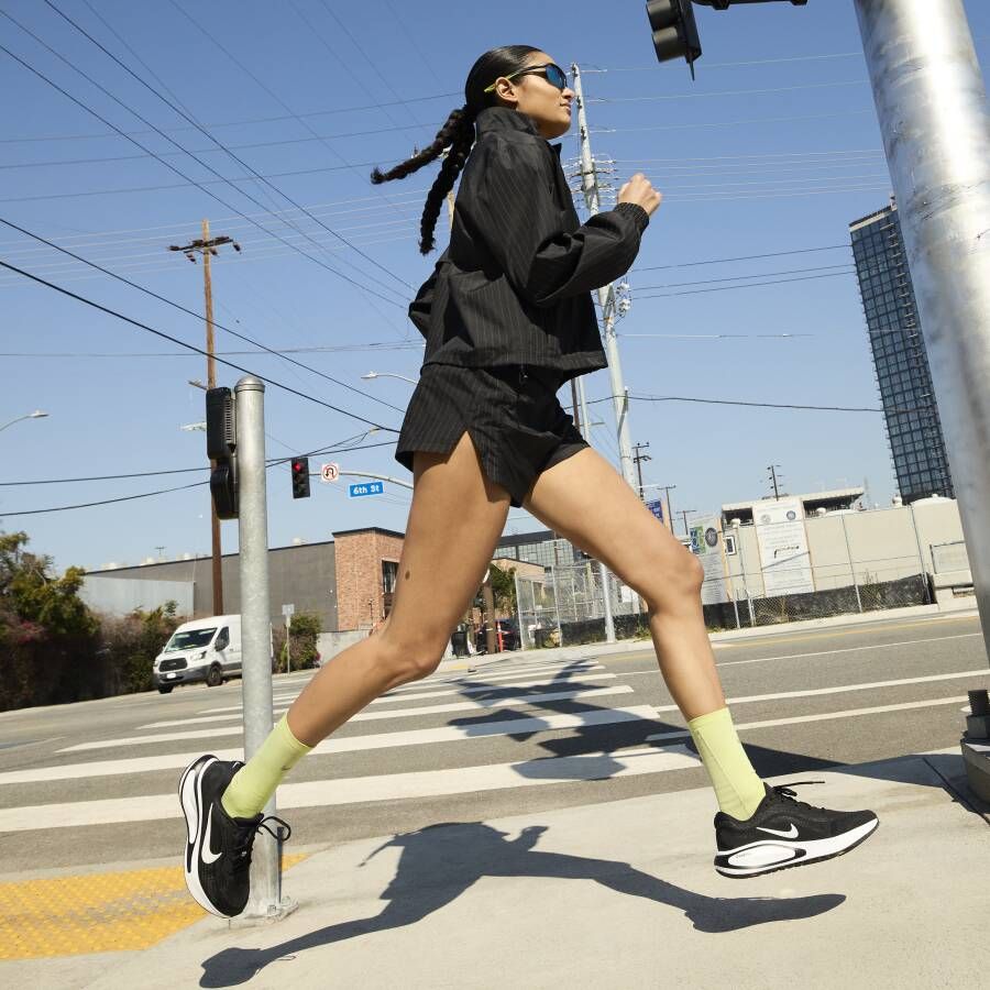 Nike Journey Run hardloopschoenen voor dames (straat) Zwart