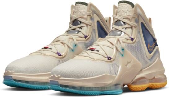 Nike LeBron 19 Basketbalschoenen Wit