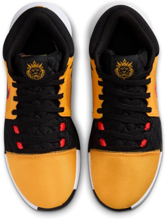 Nike LeBron Witness VIII basketbalschoenen Geel