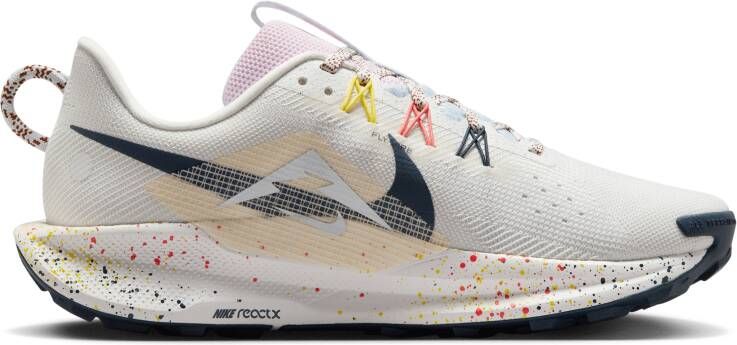 Nike Pegasus Trail 5 trailrunningschoenen voor dames Wit