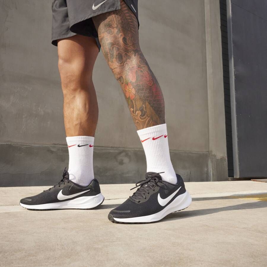 Nike Revolution 7 hardloopschoenen voor heren (straat) Zwart