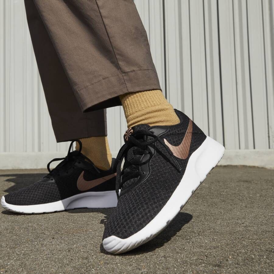 Nike Tanjun Damesschoenen Zwart