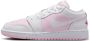 Jordan Aj1 Low Unisex Schoenen Roze Maat: 36.5 Leer Foot Locker - Thumbnail 1
