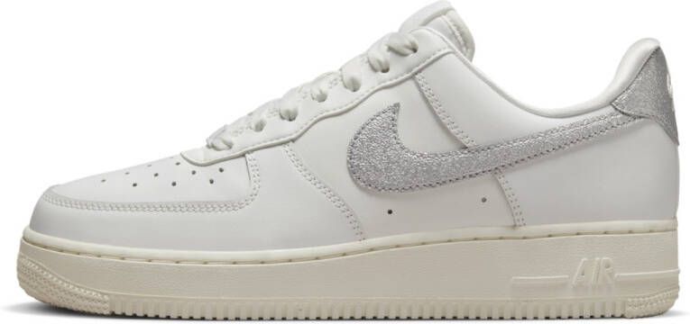 Nike Wmns Air Force 1 '07 Basketball Schoenen summit white metallic silver sail white maat: 37.5 beschikbare maaten:37.5