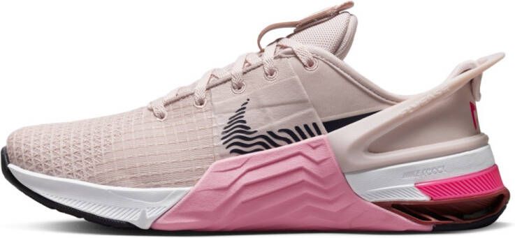 Nike Metcon 8 FlyEase Eenvoudig aan en uit te trekken trainingsschoenen voor dames Roze