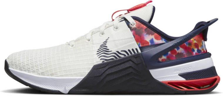 Nike Metcon 8 FlyEase Eenvoudig aan en uit te trekken trainingsschoenen voor dames Wit