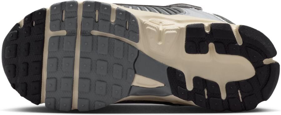 Nike Vomero 5 schoenen met accenten met reflecterend design voor kids Grijs - Foto 4