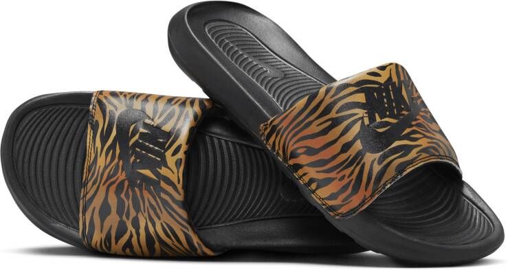 Nike Victori One Slippers met print voor dames Zwart